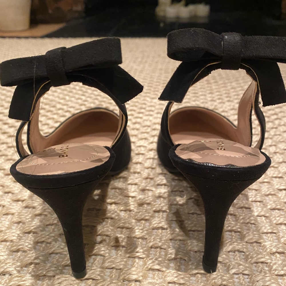 Bandolino black suede heels with bow detail. Size 9M.